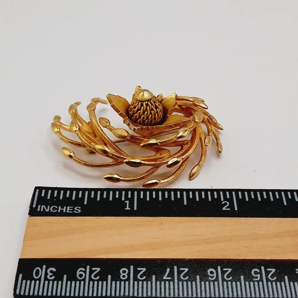 Vintage Gold Tone Floral Brooch, Layered Flower Pin, Mid-Century Jewelry 2